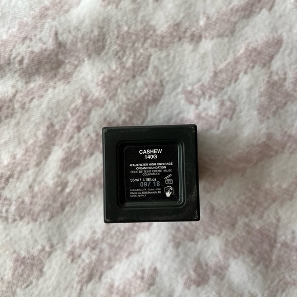 Huda Beauty Faux Filter Foundation. Color: Cashew 140G - Picture 2 of 2
